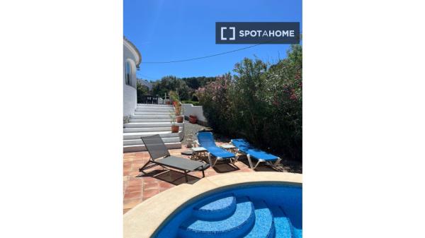 Piso de 3 habitaciones en alquiler en Jávea, Alicante