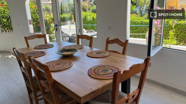 Piso de 3 habitaciones en alquiler en Jávea, Alicante