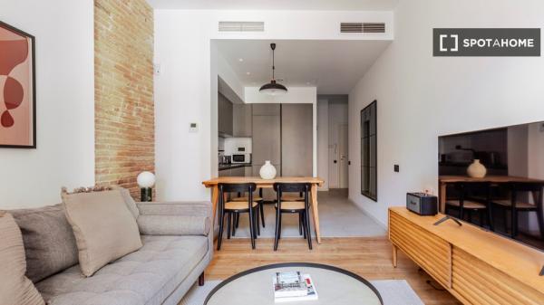 Apartamento de 2 dormitorios en alquiler en El Raval, Barcelona