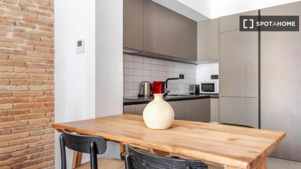 Apartamento de 2 dormitorios en alquiler en El Raval, Barcelona