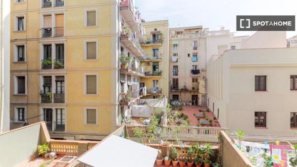 Apartamento de 2 dormitorios en alquiler en El Raval, Barcelona