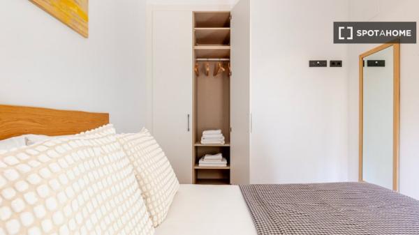 Apartamento de 2 dormitorios en alquiler en El Raval