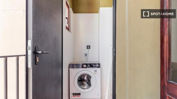 Apartamento de 2 dormitorios en alquiler en El Raval, Barcelona