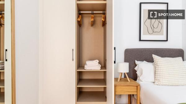 Apartamento de 2 dormitorios en alquiler en El Raval