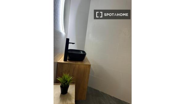 Room in shared apartment in Alacant