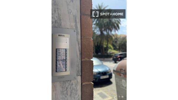 Room in shared apartment in Alacant