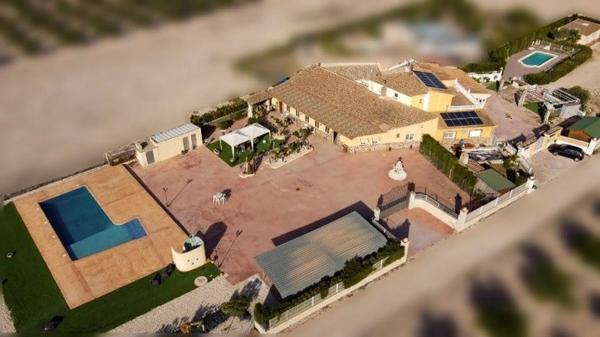 Casa rural en carretera Villena Yecla, 48 km