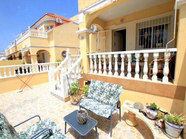 Chalet adosado en avenida de la Estación