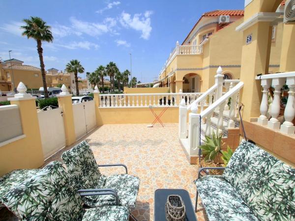 Chalet adosado en avenida de la Estación