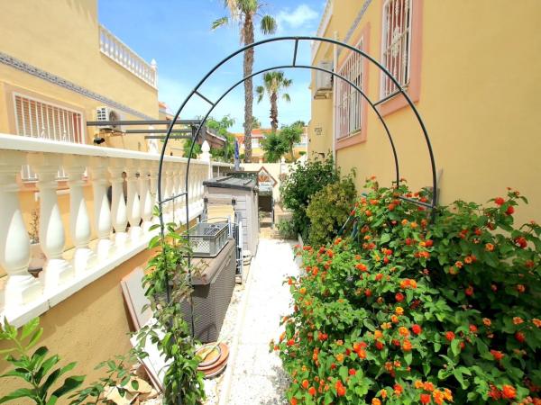 Chalet adosado en avenida de la Estación