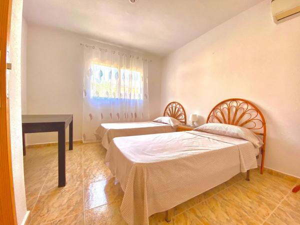 Chalet pareado en calle moncayo