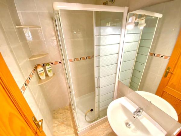 Chalet pareado en calle moncayo