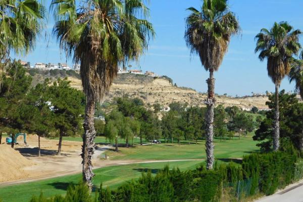 Chalet pareado en calle Onda