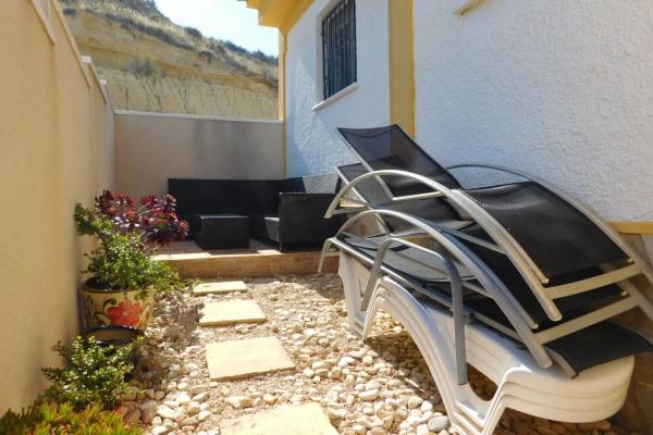 Chalet pareado en calle Onda