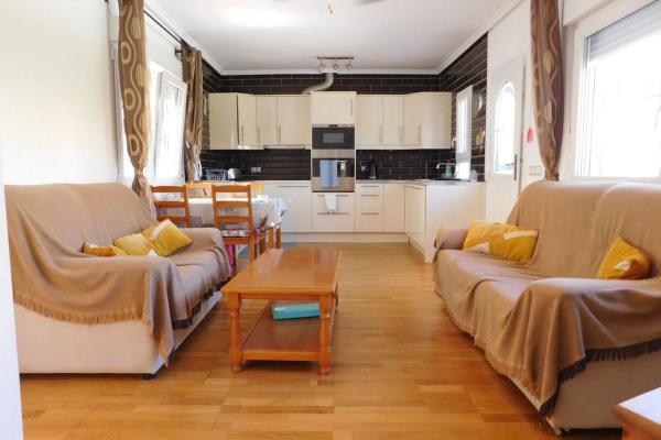 Chalet pareado en calle Onda