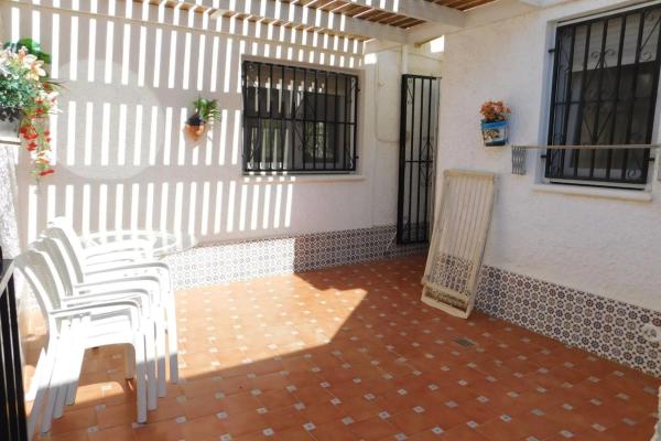 Chalet pareado en calle Onda