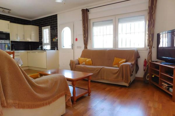 Chalet pareado en calle Onda