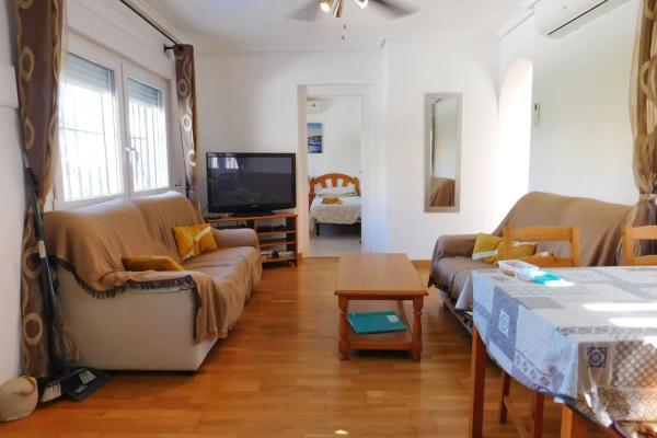 Chalet pareado en calle Onda