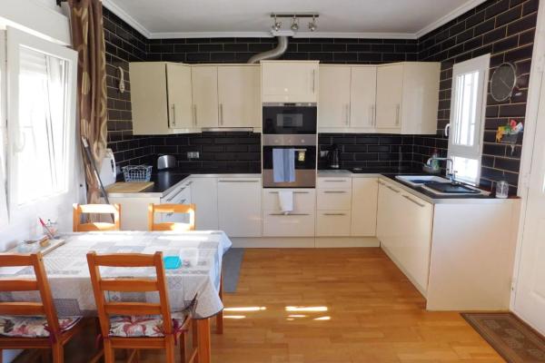 Chalet pareado en calle Onda