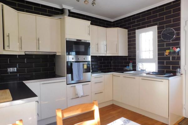 Chalet pareado en calle Onda