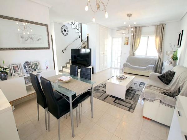 Chalet pareado en calle Tarragona