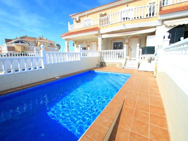 Chalet adosado en Urbanización Scandia