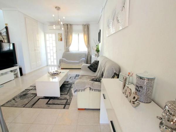 Chalet pareado en calle Tarragona