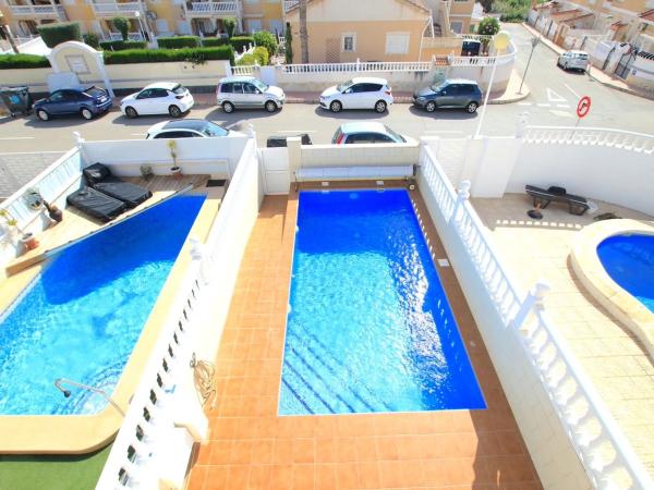 Chalet adosado en Urbanización Scandia