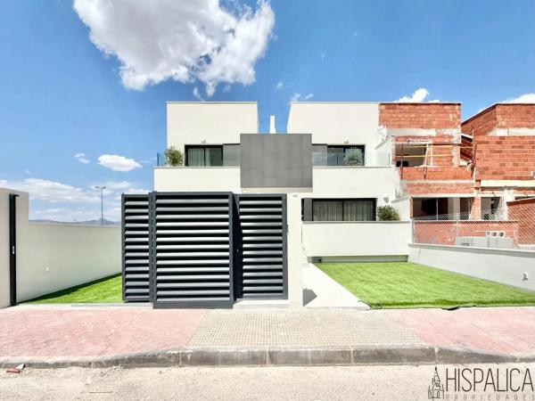 Casa independiente en calle Dinamarca