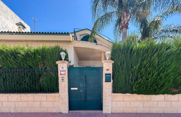 Casa independiente en avenida Vega Baja