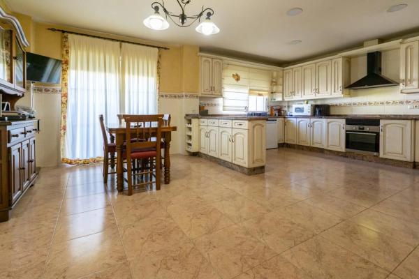 Casa independiente en avenida Vega Baja