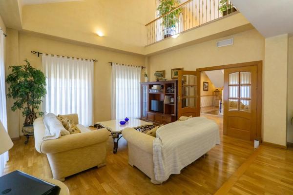 Casa independiente en avenida Vega Baja