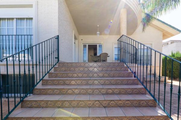 Casa independiente en avenida Vega Baja