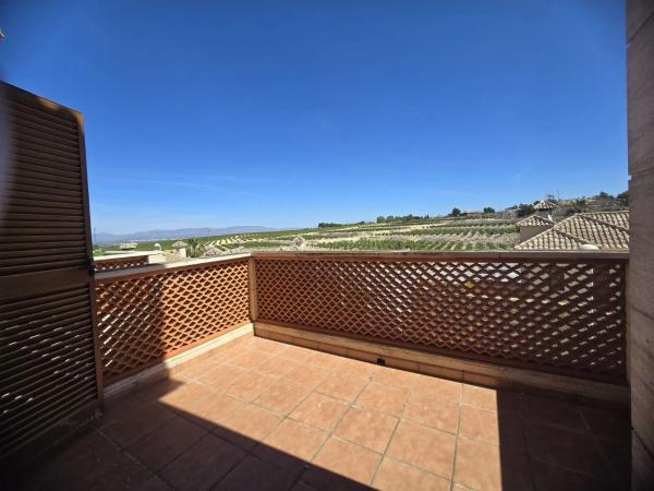 Chalet pareado en calle Orihuela