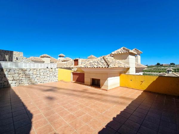 Chalet pareado en calle Orihuela