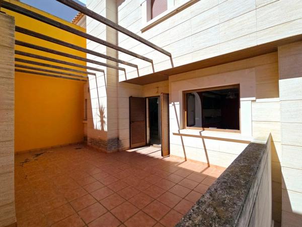 Chalet pareado en calle Orihuela