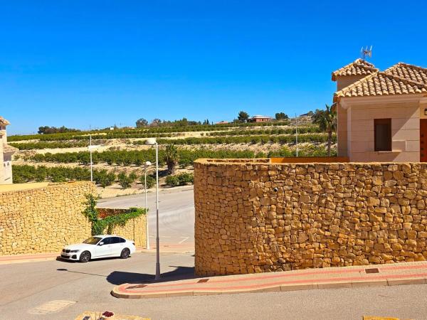 Chalet pareado en calle Orihuela