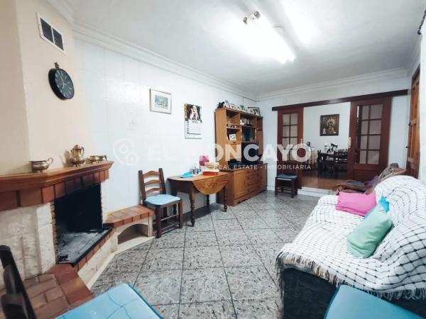 Casa de pueblo en calle Carlos Ibáñez