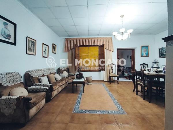 Casa de pueblo en calle Carlos Ibáñez