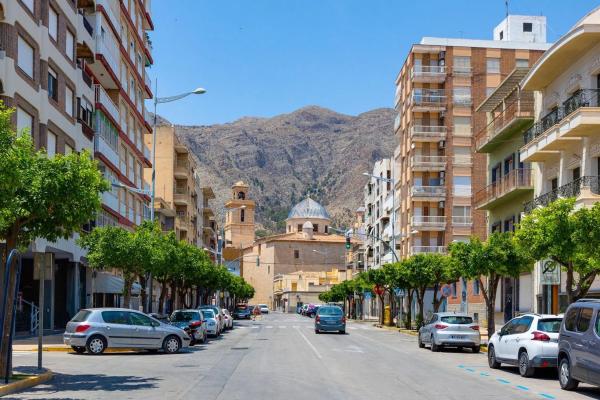 Casa independiente en paseo de la Estación Médico Manuel Samper