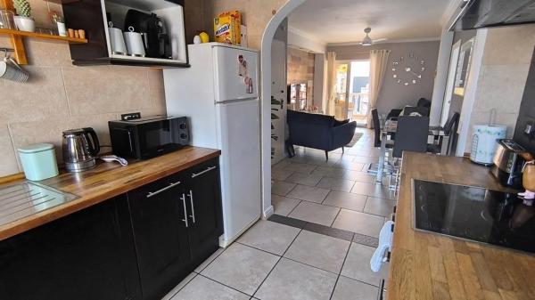 Piso en calle Santiago de Compostela Número 1, 22