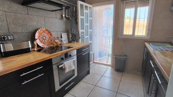 Piso en calle Santiago de Compostela Número 1, 22