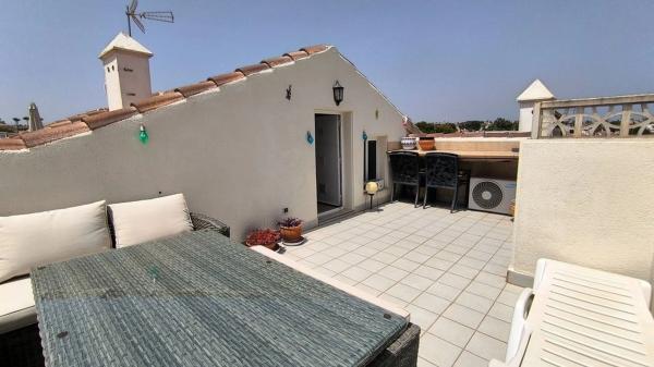 Piso en calle Santiago de Compostela Número 1, 22