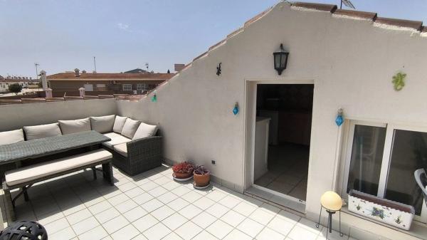 Piso en calle Santiago de Compostela Número 1, 22