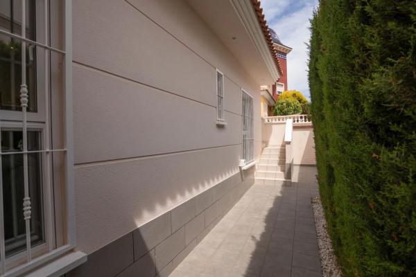 Casa independiente en avenida de Almería