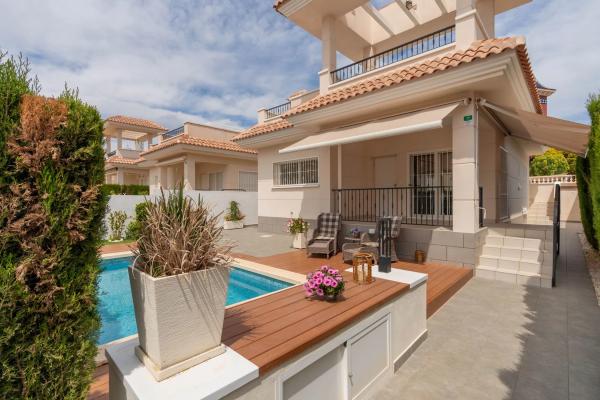 Casa independiente en avenida de Almería