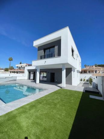 Chalet en calle Murillo, 52