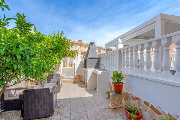 Chalet pareado en calle Orense, 2