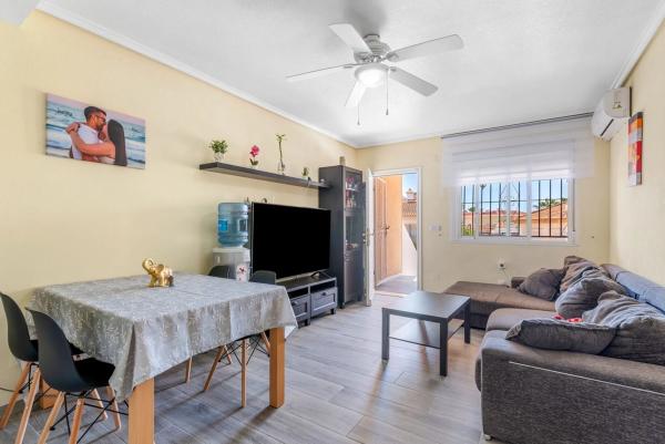 Chalet pareado en calle Orense, 2