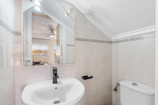 Chalet pareado en calle Orense, 2